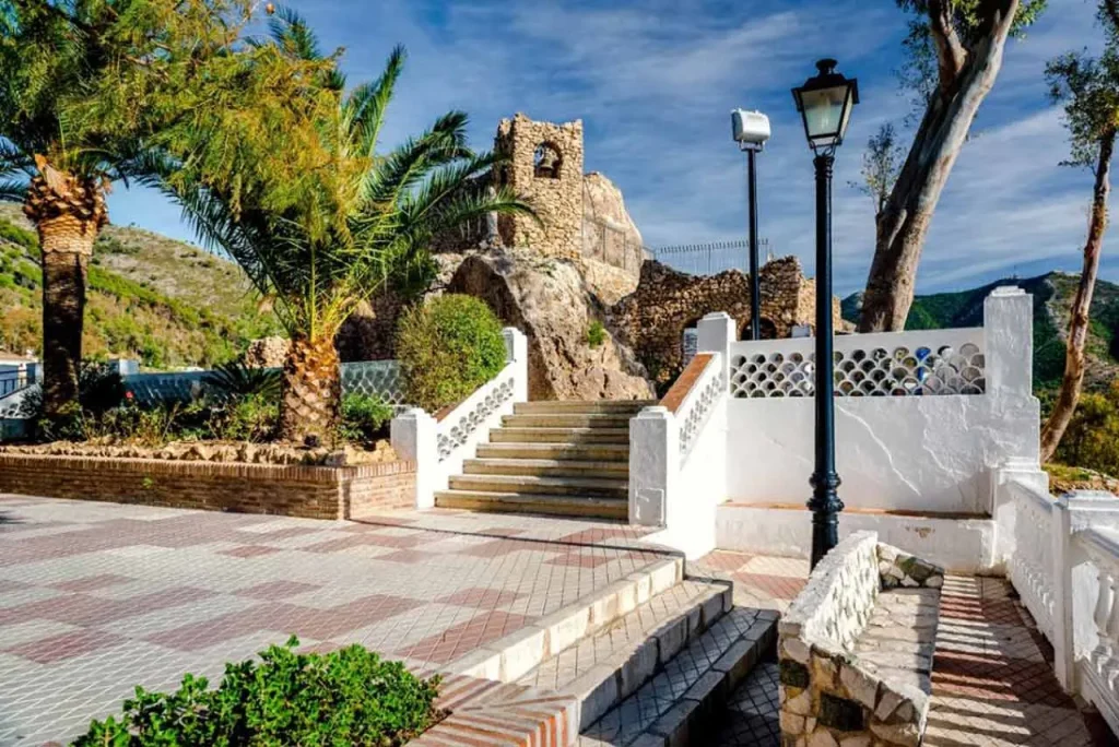 Visita Guiada a Mijas - ViajaEnMinibus.com 3 mijas plaza toros